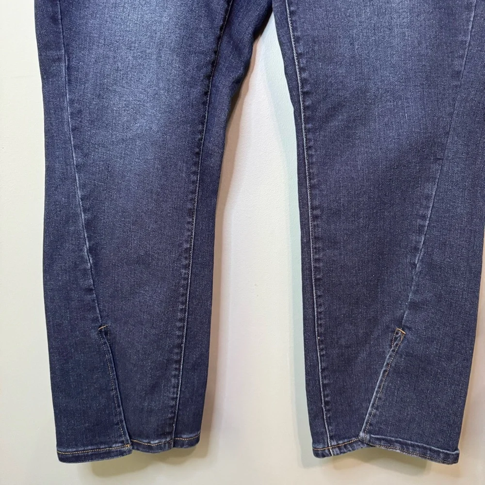 Time and Tru Split Hem Straight Leg Cropped Jeans. Women’s 12